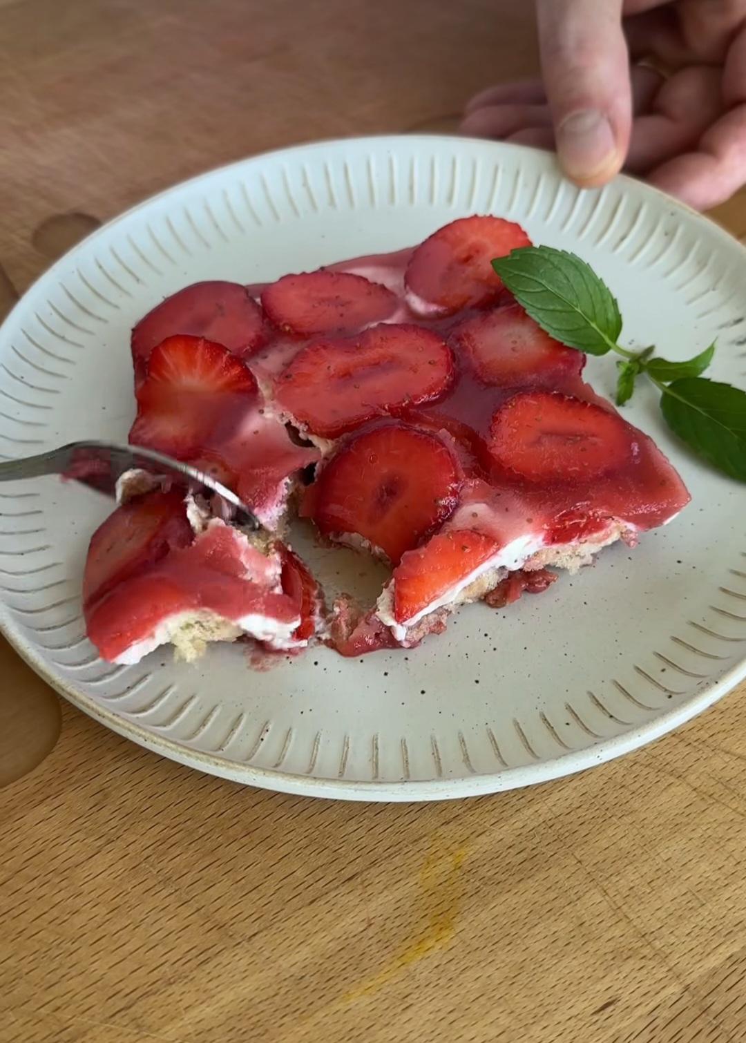 High Protein Erdbeer Tiramisu