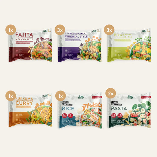Das Live Fresh After Summer Bundle mit verschiedenen Fertiggerichten und Bowls. Enthalten sind Fajita Mexican Style. Ras el Hanout Oriental Style. Bowl Exotic Style. Kurkuma Curry. High Protein Rice und High Protein Pasta in unterschiedlichen Mengen.