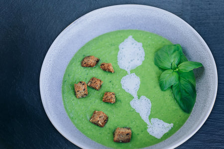 Brokkoli-Cremesuppe mit Vollkorn-Croutons