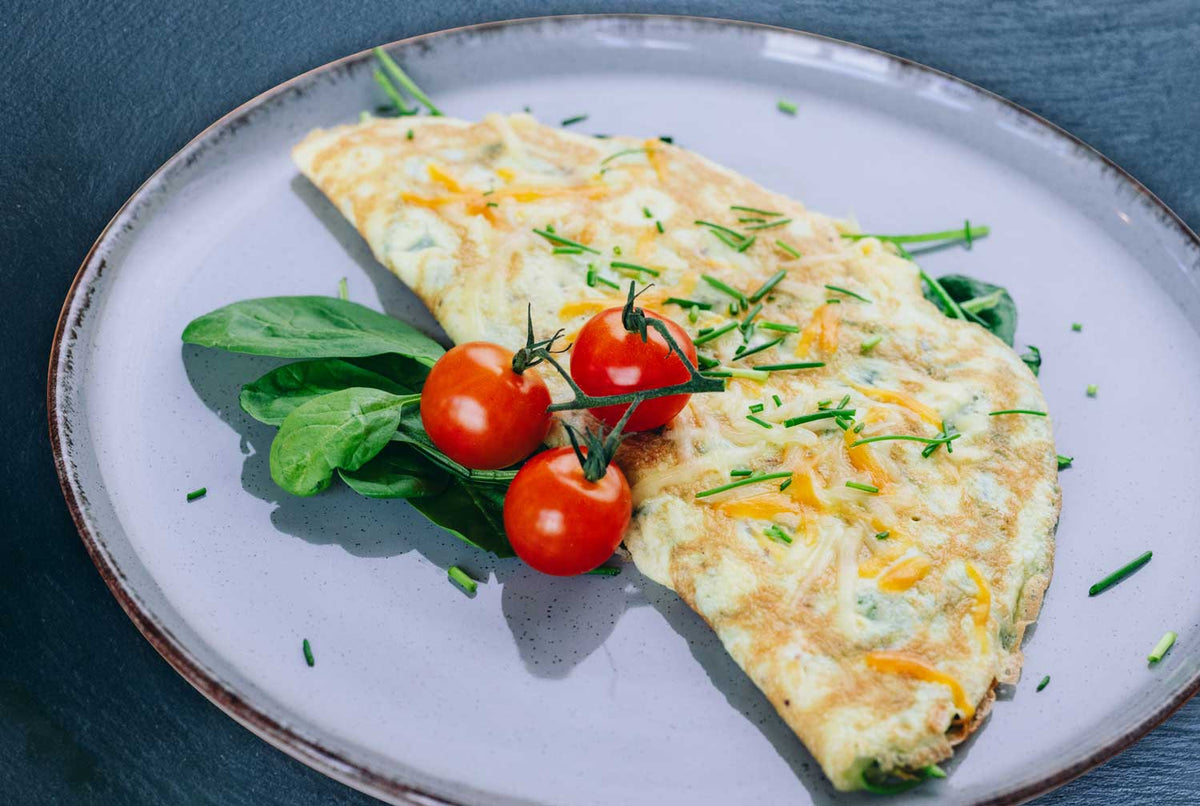 Omelett mit Babyspinat & Tomate mit Vollkornbrot