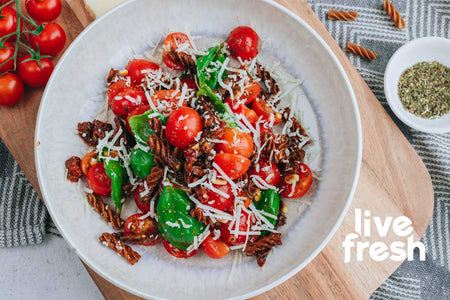 Crispy Bruschetta Pasta Salat mit LiveFresh Fusilli