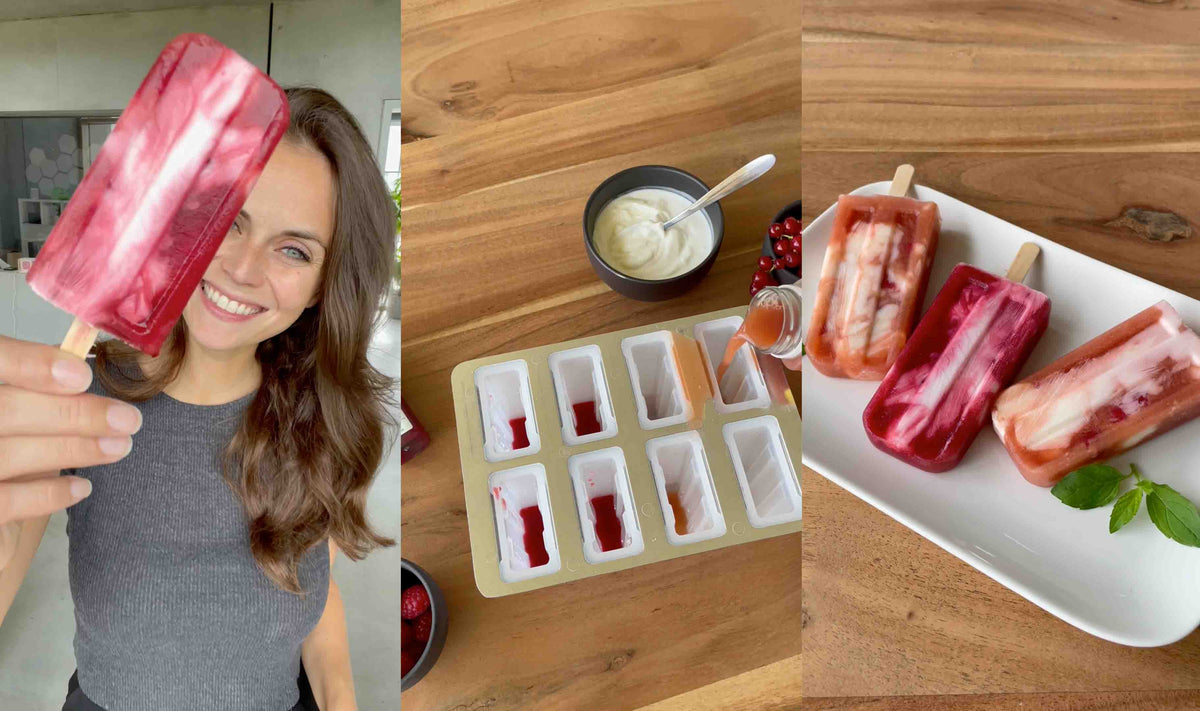 Frau hält ein zuckerfreies Eis in der Hand, daneben eine Vorbereitung für selbstgemachte zuckerfreie Eis-Pops mit fruchtigen Schichten und Joghurt.