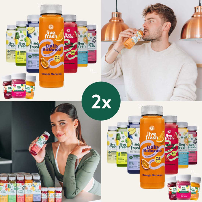 Live Fresh Säfte und Shots für eine Couple & Friends Ballaststoff Saftkur mit verschiedenen Sorten. Ein Mann trinkt einen orangefarbenen Daily Balance Saft und eine Frau hält einen roten Live Fresh Shot neben einer Auswahl der Getränke.