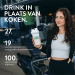 Vrouw in sportschool met een LiveFresh shakebeker. Tekst benadrukt: min. 27g eiwit, 19 essentiële vitaminen & voedingsstoffen, 100% vegan, lactosevrij en glutenvrij.