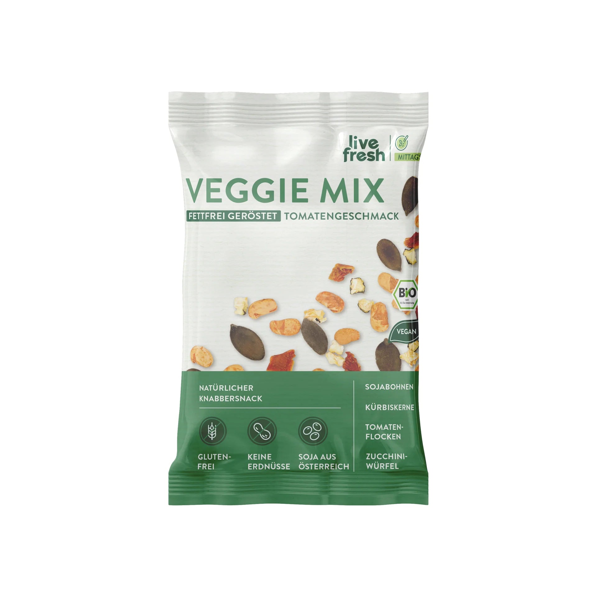 Eine Verpackung für „Live Fresh Veggie Mix“, einen fettfrei gerösteten Snack mit Tomatengeschmack. Die Verpackung hebt hervor, dass der Snack aus natürlichen Zutaten besteht und glutenfrei, erdnussfrei sowie vegan ist. Er enthält Sojabohnen aus Österreich, Kürbiskerne, Tomatenflocken und Zucchiniwürfel. Das Produkt ist bio-zertifiziert und wird als gesunder Knabbersnack beworben.